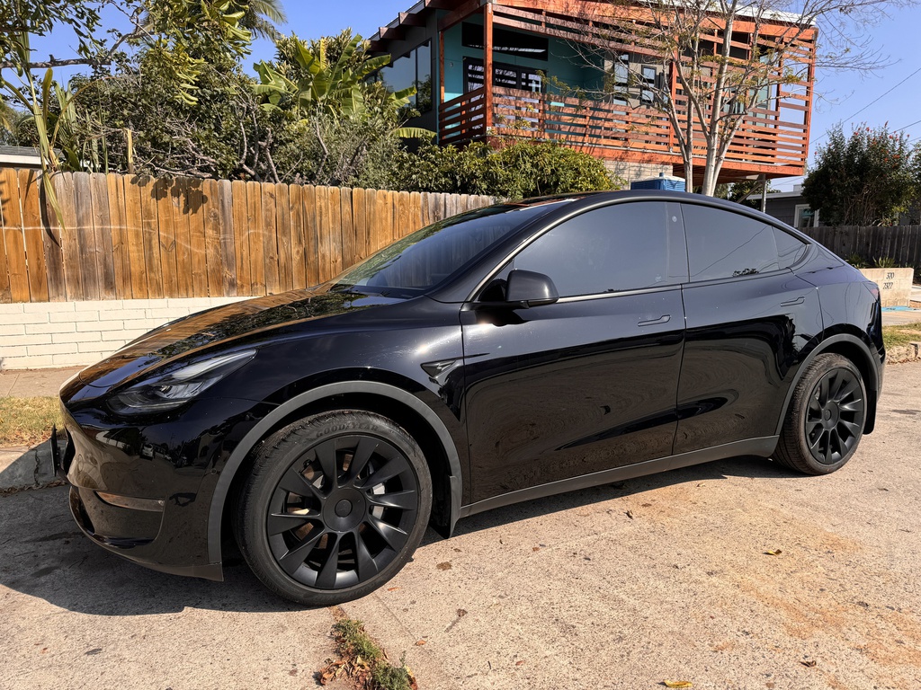 テスラ・ブラック［黒］の中古車を探す【カーセンサー】